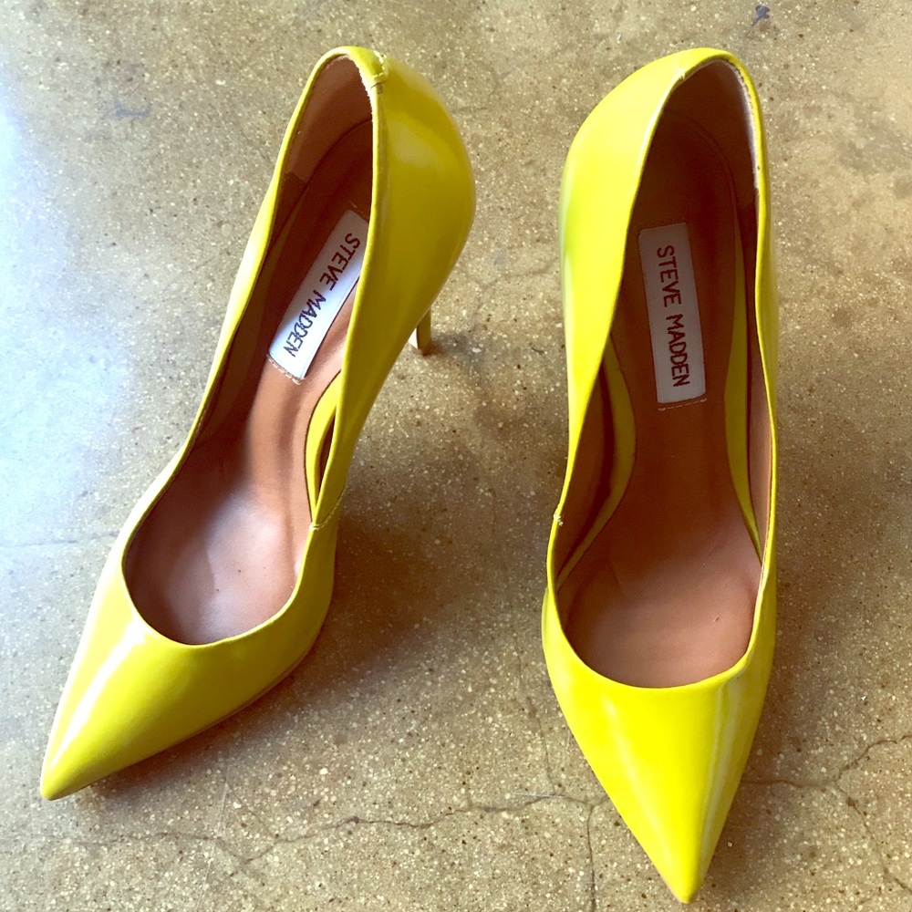 Steve Madden Pointy Pumps
